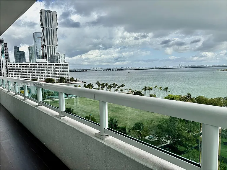 1800 N Bayshore Dr #905 — Photo 10