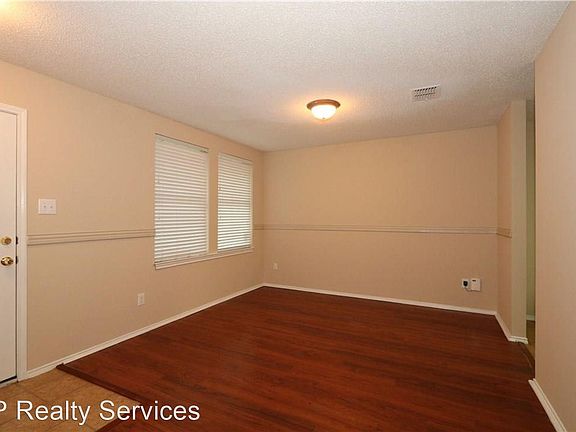 3rd image of 2912 Jamestown Dr