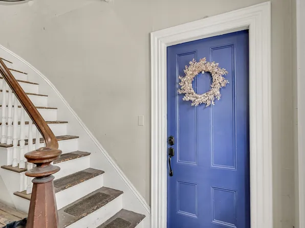 24 Cabot St APT 1, Salem, MA 01970