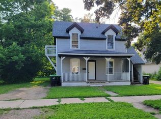 913 8th St E #1 & 2, Menomonie, WI 54751