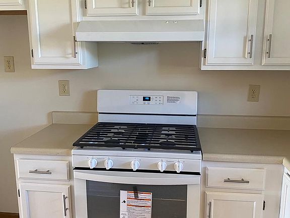 5th image of 1052 Rebecca St