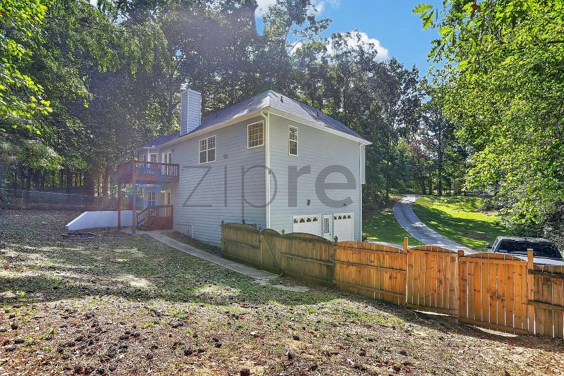 4 bed, 2464 sqft, $3,100 — Photo 3