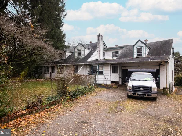 2 E Fairview Ave, Penndel, PA 19047