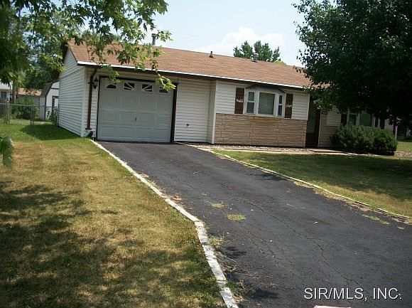 1st image of 13 Tulip Ave
