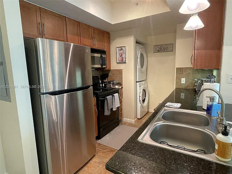 2000 N Bayshore Dr #525 — Photo 5