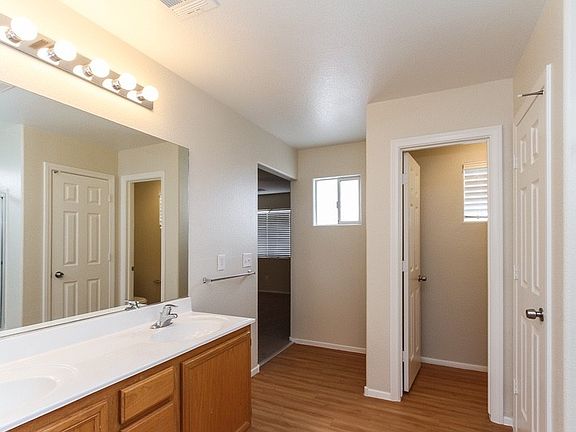 3rd image of 3206 Villa Fiori Ave