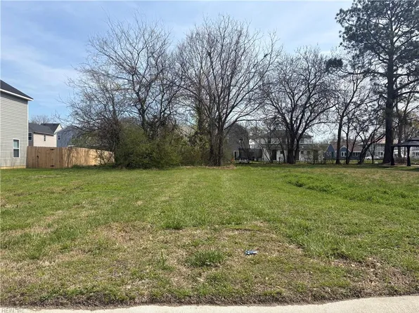 206 Beech St, Suffolk, VA 23434