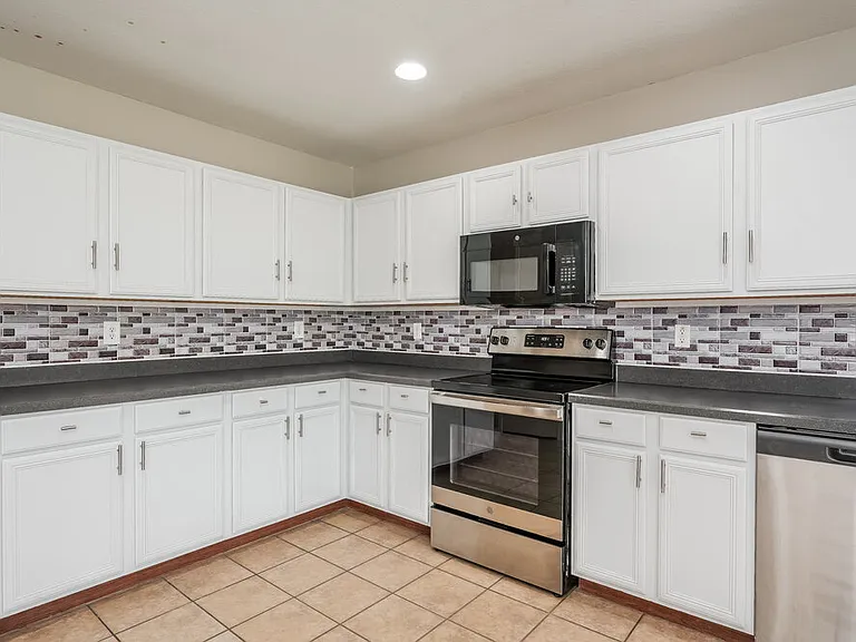 1625 Grassy View Dr — Photo 10