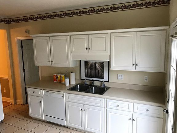 5th image of 211 Brook Ct
