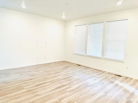 4th image of 17793 Fox St