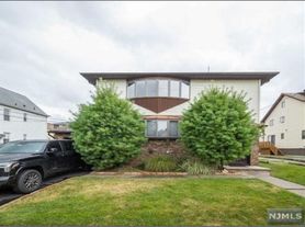 28 Scudder St, Garfield, NJ