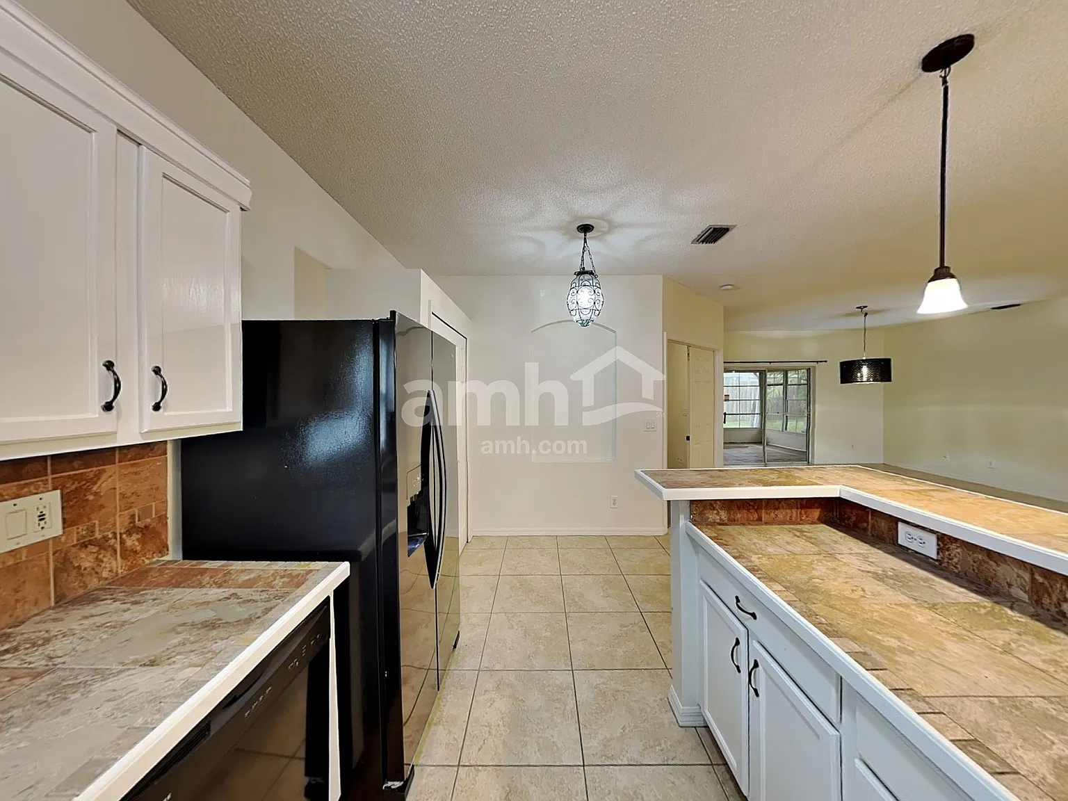 3 bed, 2.0 bath, 1490 sqft, $2,300 — Photo 4