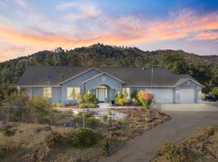 7870 Castle View Ln, Redding, CA 96001