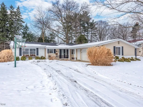 400 Appleblossom Ln, Bay Village, OH 44140