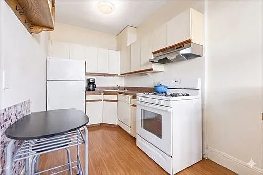 8 Chiswick Rd #6 — Photo 5