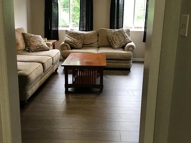 632 W River Rd #B — Photo 2