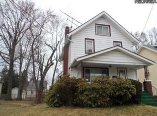 737 Lovers Ln, Akron, OH