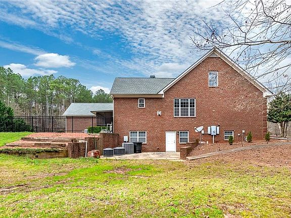 5th image of 254 Saint Andrews Ct