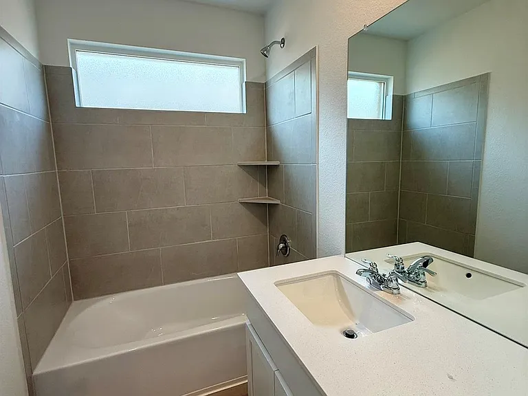 106 Camargue Dr — Photo 11