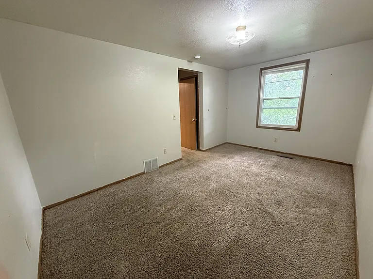 810 S University St — Photo 11