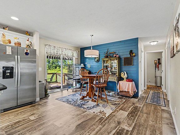 5th image of 3676 Hollyfield Dr
