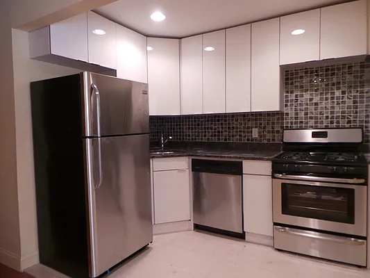 Rented by Perry Associates NYC Inc | media 4