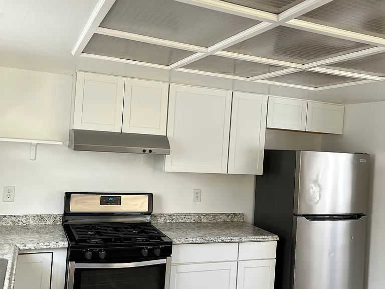 241 W Tulare Ave #D — Photo 17