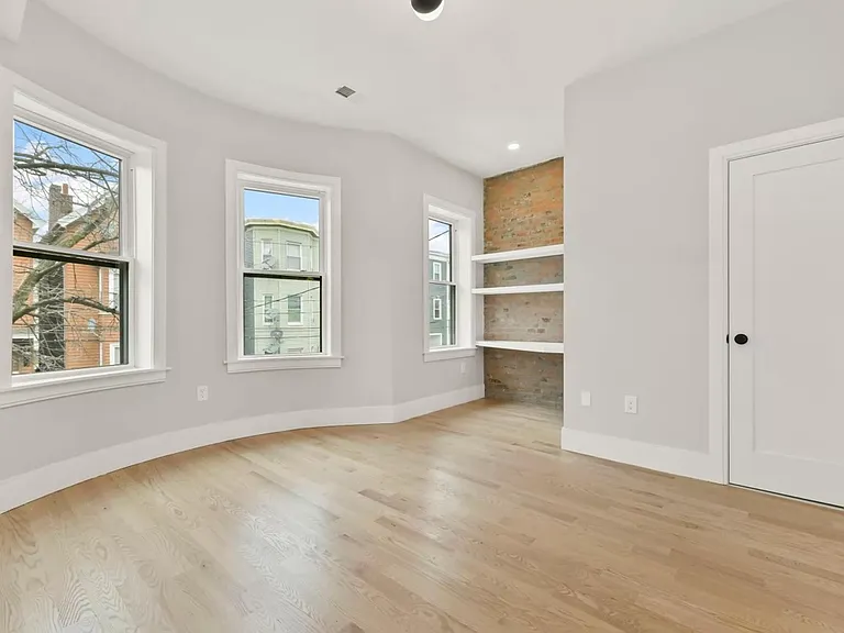 127 Saratoga St #2 — Photo 9