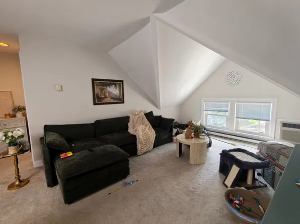 22 Clovelly Rd, Stamford, CT