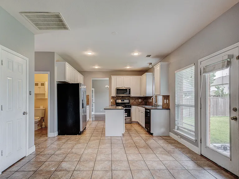 6107 Lakecrest Dr — Photo 13