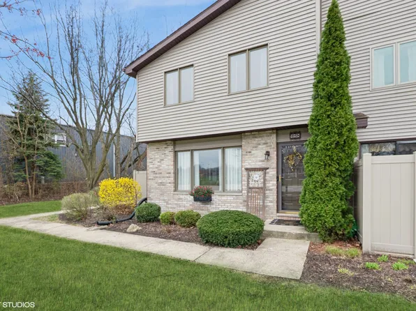 998 Schoolgate Rd #3, New Lenox, IL 60451