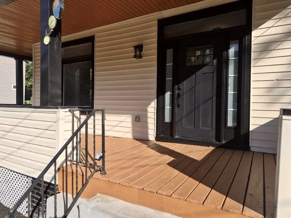 6 bed, 2028 sqft, $3,295 — Photo 2