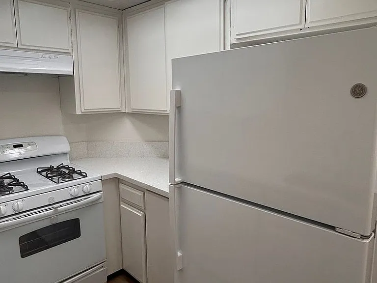 14135 Doty Ave — Photo 3