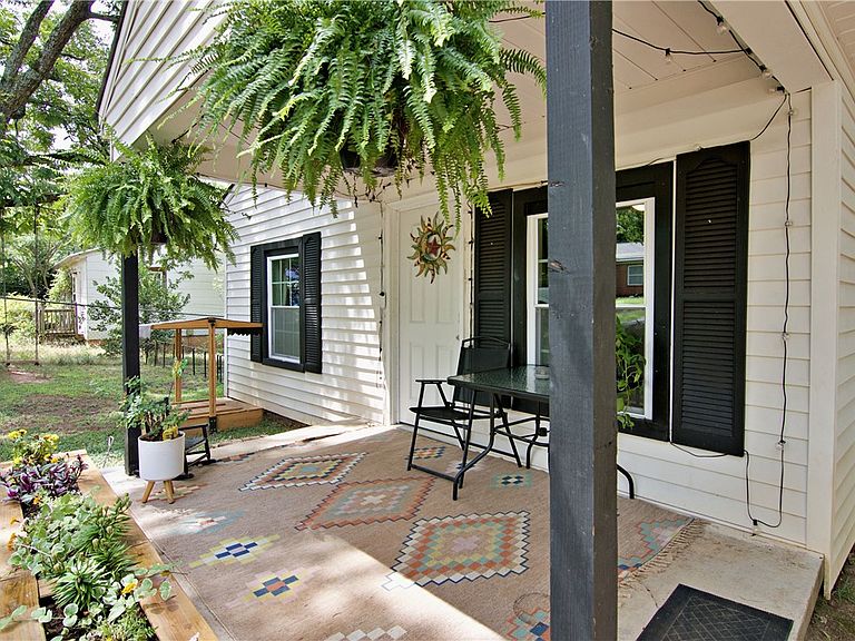 Listing photo 5