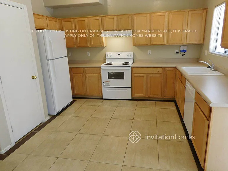 7015 S 23rd Ln — Photo 5