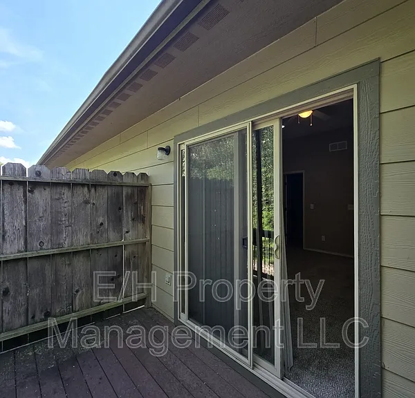 2146 N Woodlawn Blvd — Photo 27