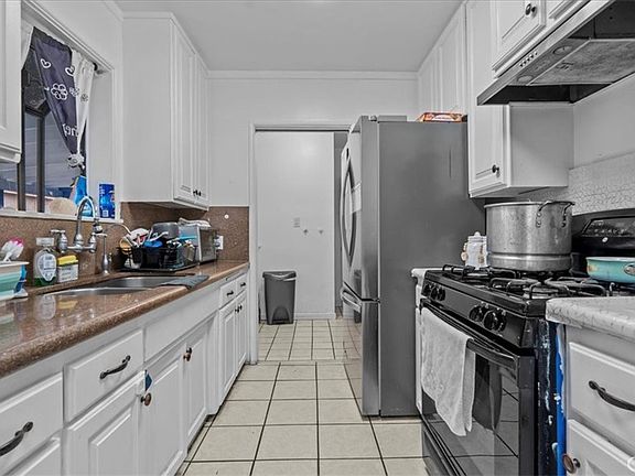 5th image of 742 S Magnolia Ave