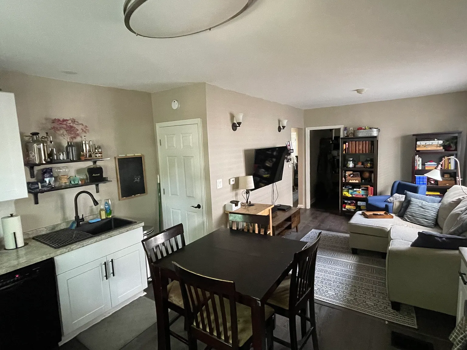 1 bed, 950 sqft, $1,100 — Photo 1