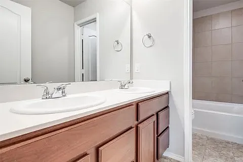 Greystone Dr — Photo 18