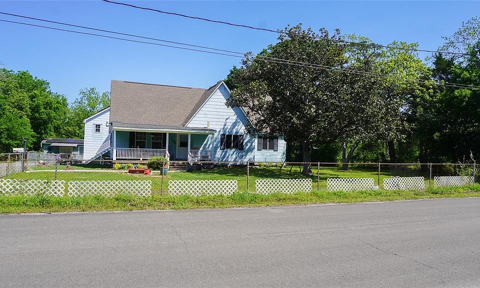 1st image of 134 Wood Avenue