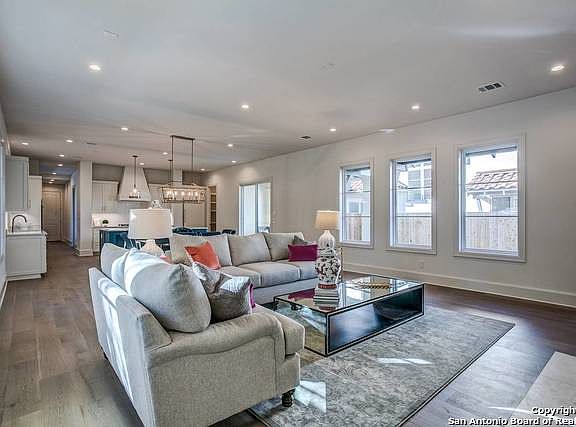 5th image of 140 Grandview Pl