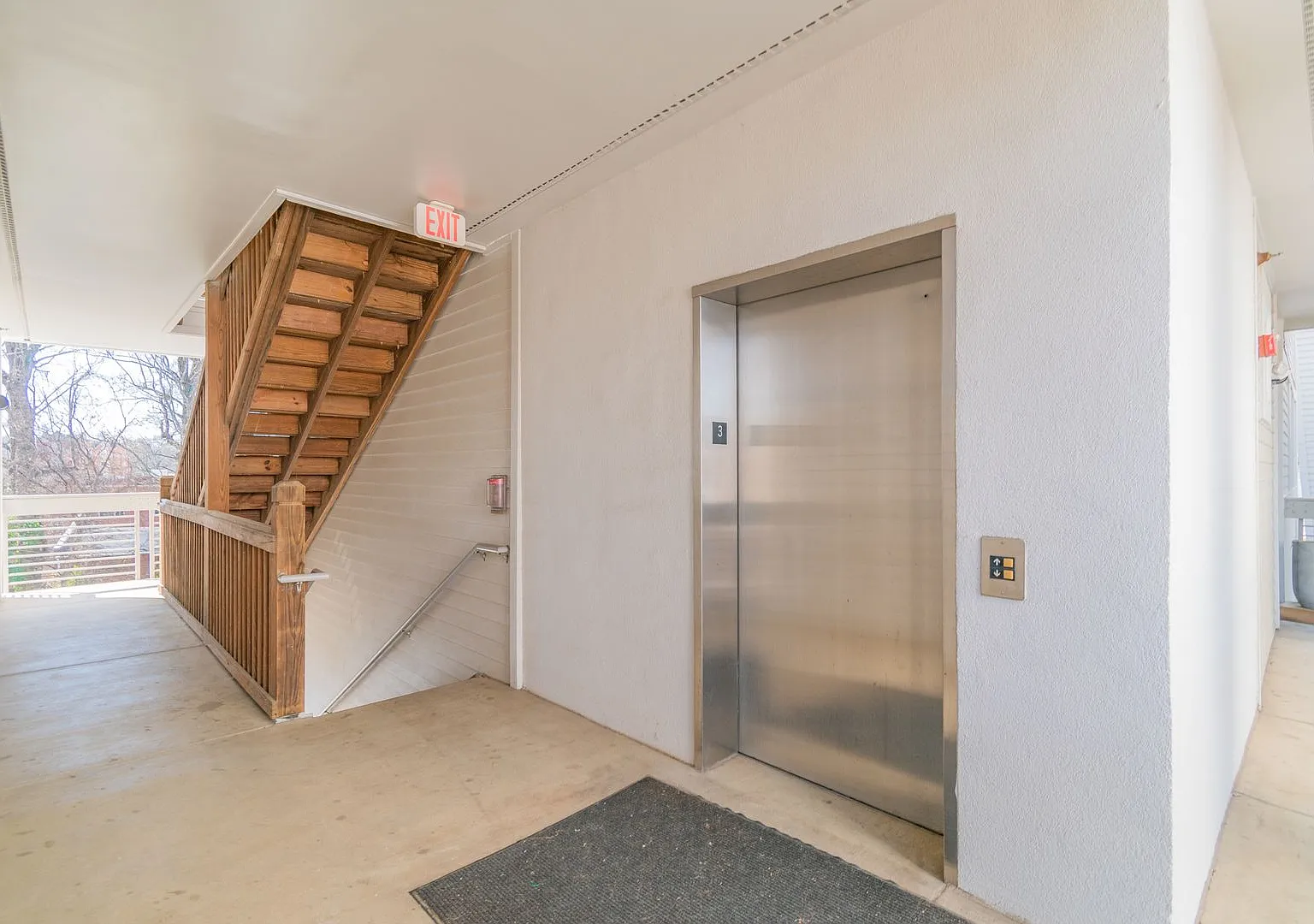 Conveniently Located Condo in Elizabeth Village! — Photo 4