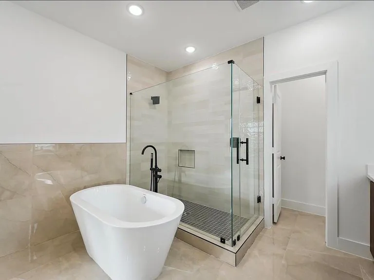 7416 Maxroy St — Photo 20