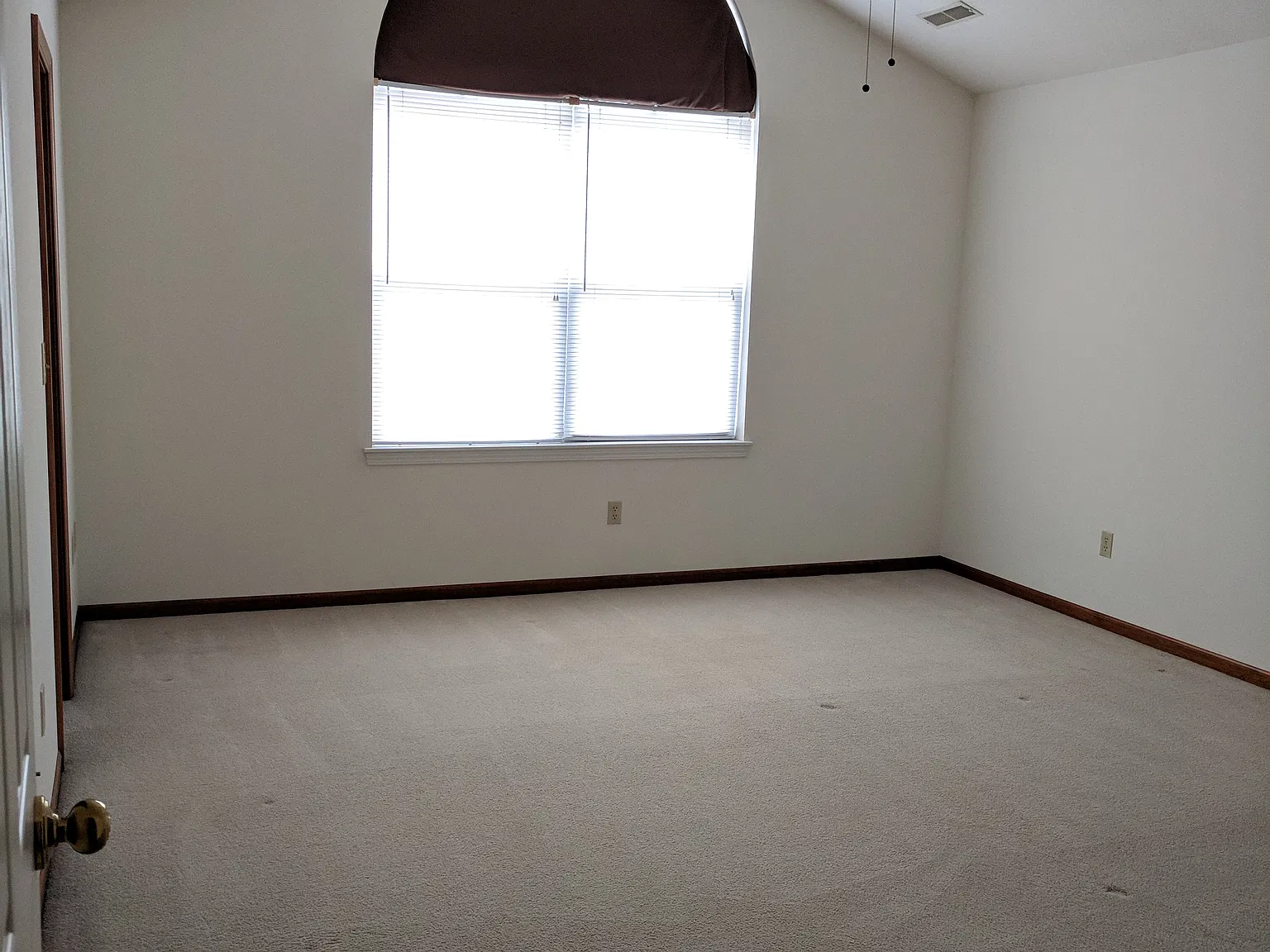 3 bed, 2.5 bath, 1640 sqft, $1,550 — Photo 2