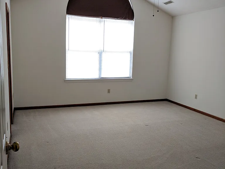 2807 Melody Ln — Photo 12