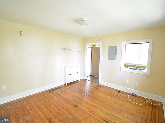4th image of 504 W Coulter St APT 1