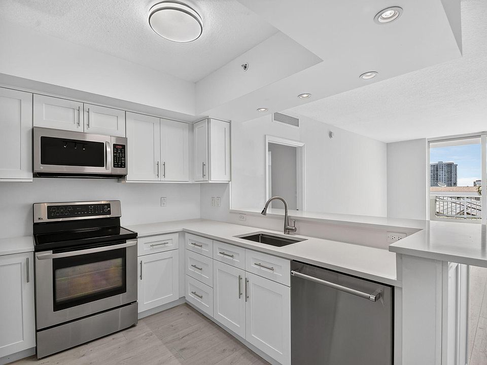 1st image of 403 S Sapodilla Avenue #409