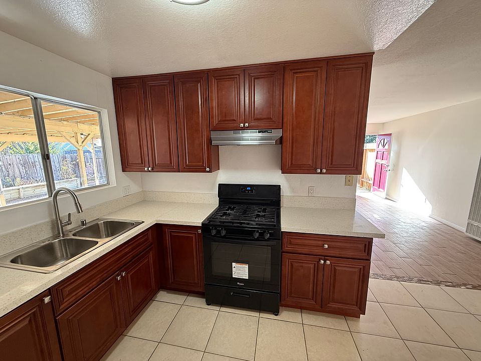 Spacious Kitchen area