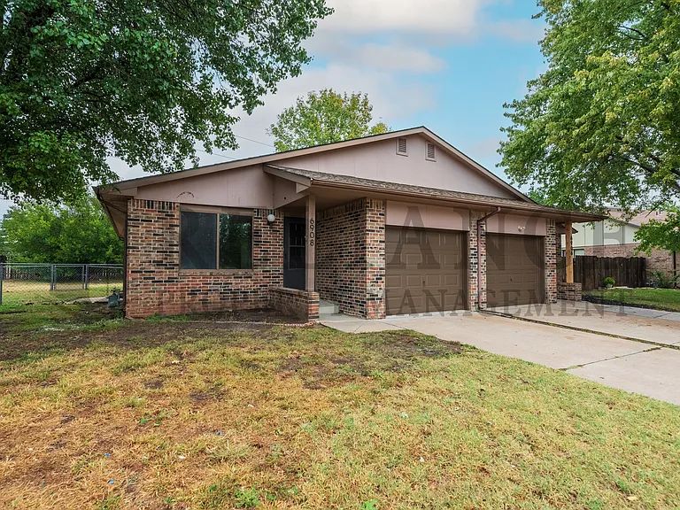 6908 W Oneil St — Photo 2