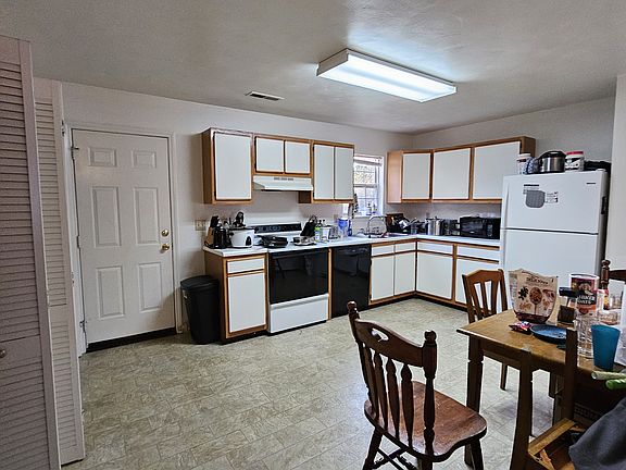 4th image of 1423 Christine Ct #1423